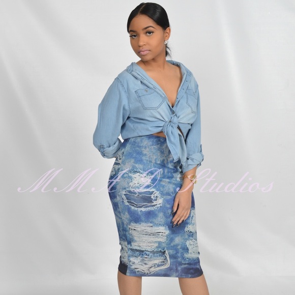 NWOT PRINTED RIPPED DENIM SKIRT - Picture 1 of 2